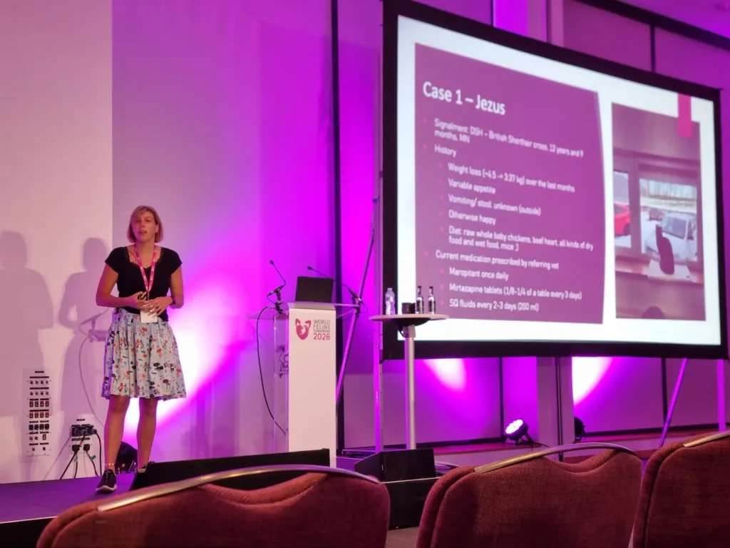 drs. Marieke Knies geeft een lezing over kattengeneeskunde